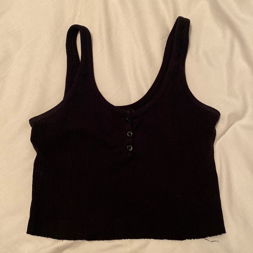 Black ribbed crop top with buttons on the front by Bershka. Size: S.